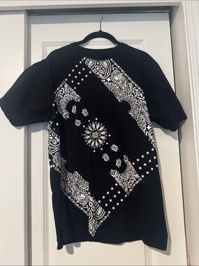 BLVCK SCVLE Black Bandana Print Graphic Tee